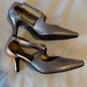 Gorgeous Lifestride Kalika Women's Heels Size 10M New without box 2 5/8” heel